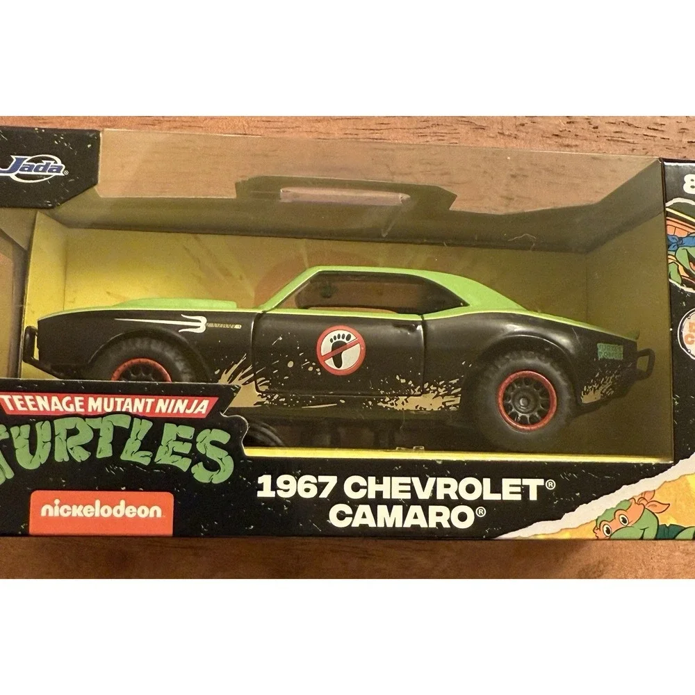 Jada Toys - 1:32 1967 Chevy Camaro with Teenage Mutant Ninja Turtles TMNT SEALED